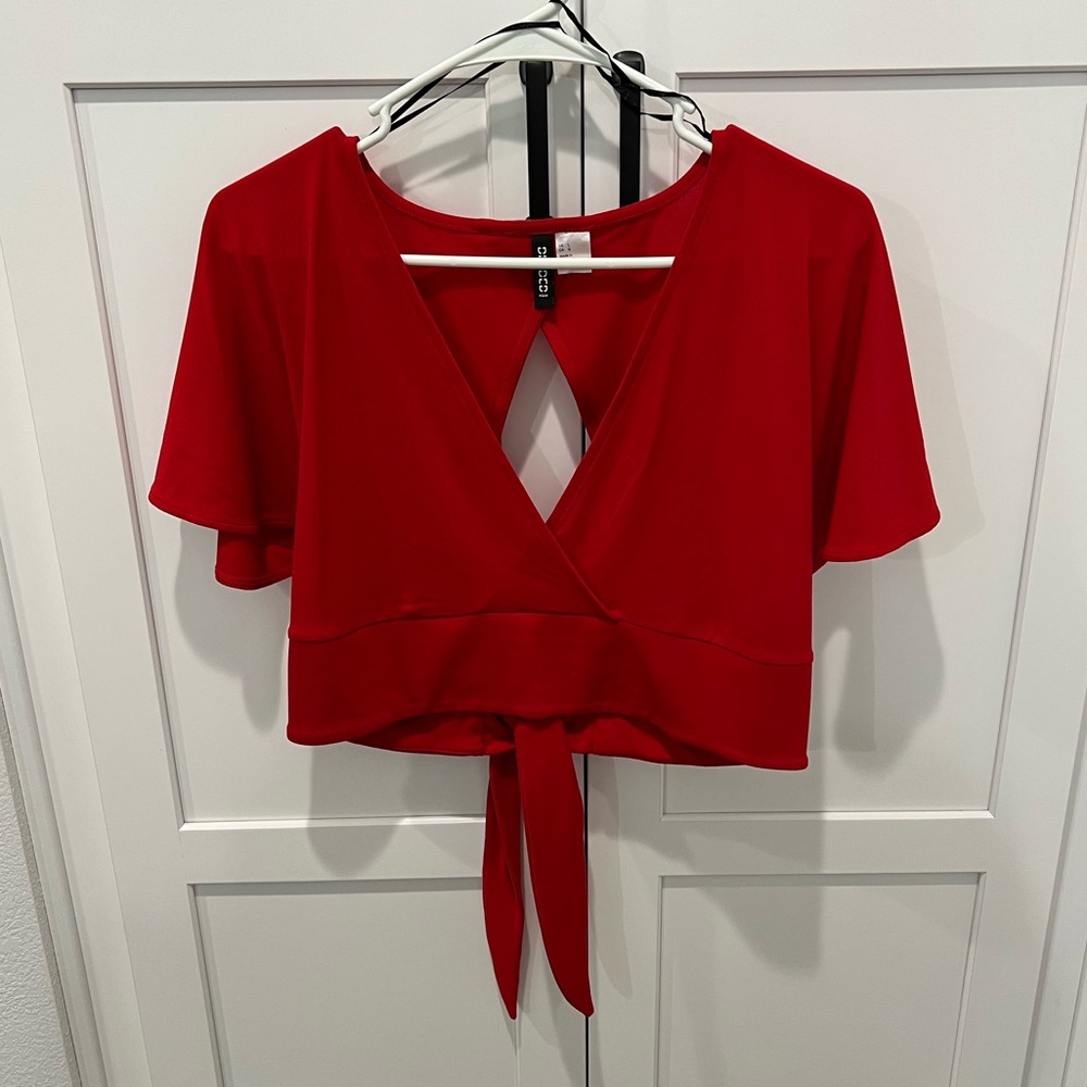 Divided twist front top